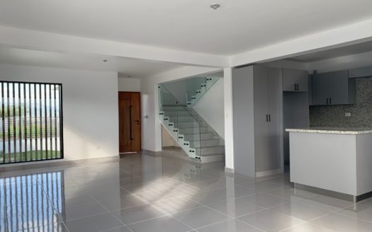 Casa de 4 Habitaciones en Proyecto Cerrado en La Barranquita